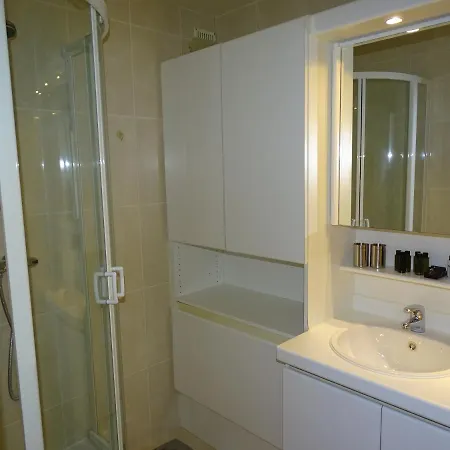 Luxury App, Frontal Sea View + South Terrace + Garage Appartamento