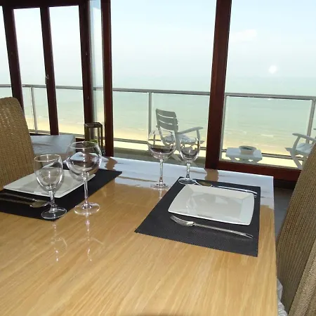Appartement Luxury App, Frontal Sea View + South Terrace + Garage Middelkerke