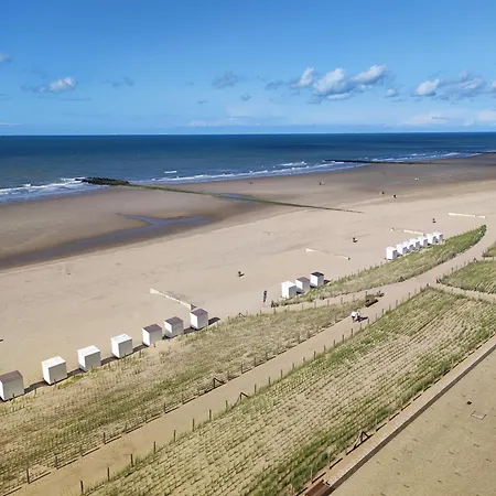 Luxury App, Frontal Sea View + South Terrace + Garage * Middelkerke